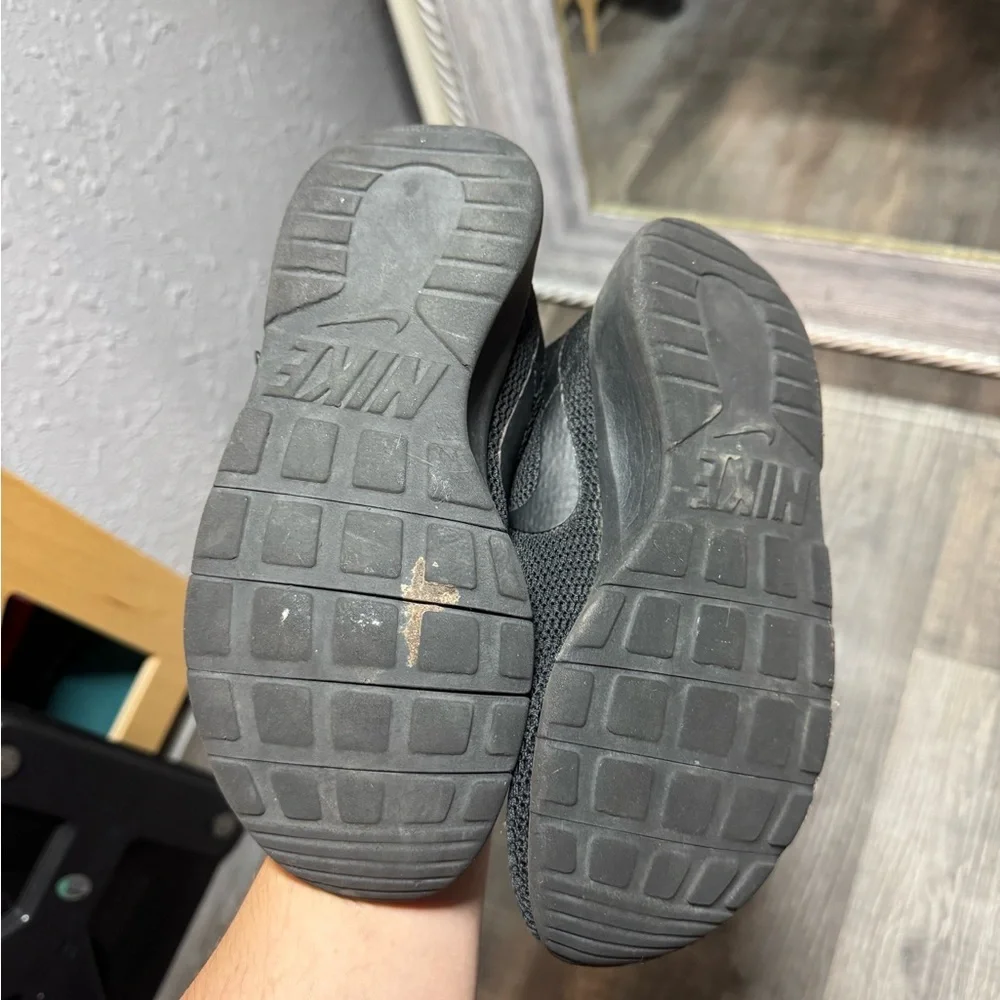 Kids Nike shoes‎